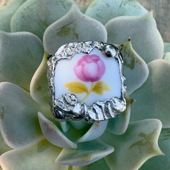Artisan-crafted Broken China Ring with a Silver Spoon Band & Boho-Metalwork 7.5 - Picture 9 of 12